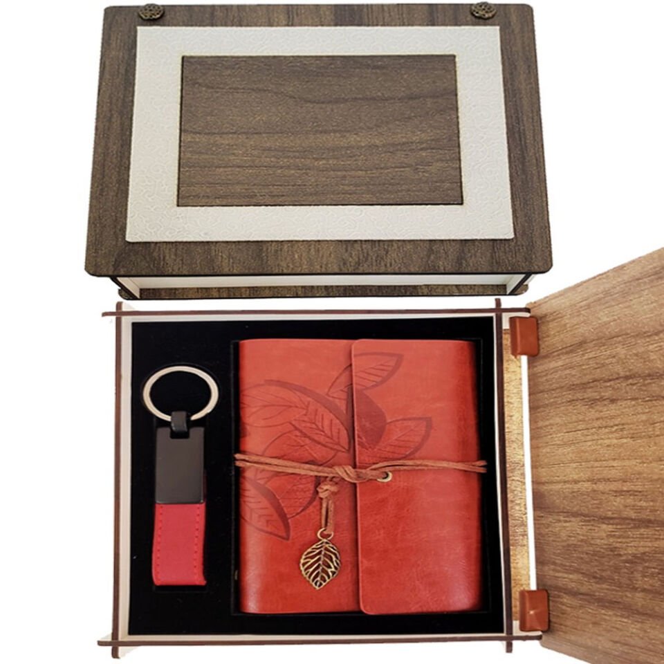 Özel Ahşap Kutulu Kiremit Rengi Deri Defter ve Anahtarlık Set Şık Tasarımlı Fonksiyonel Ürün
