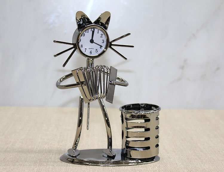 Metal Akordiyon Çalan Müzisyen Kedi Müzisyen Saat Ve Kalemlik Şık Tasarımlı Fonksiyonel Ürün