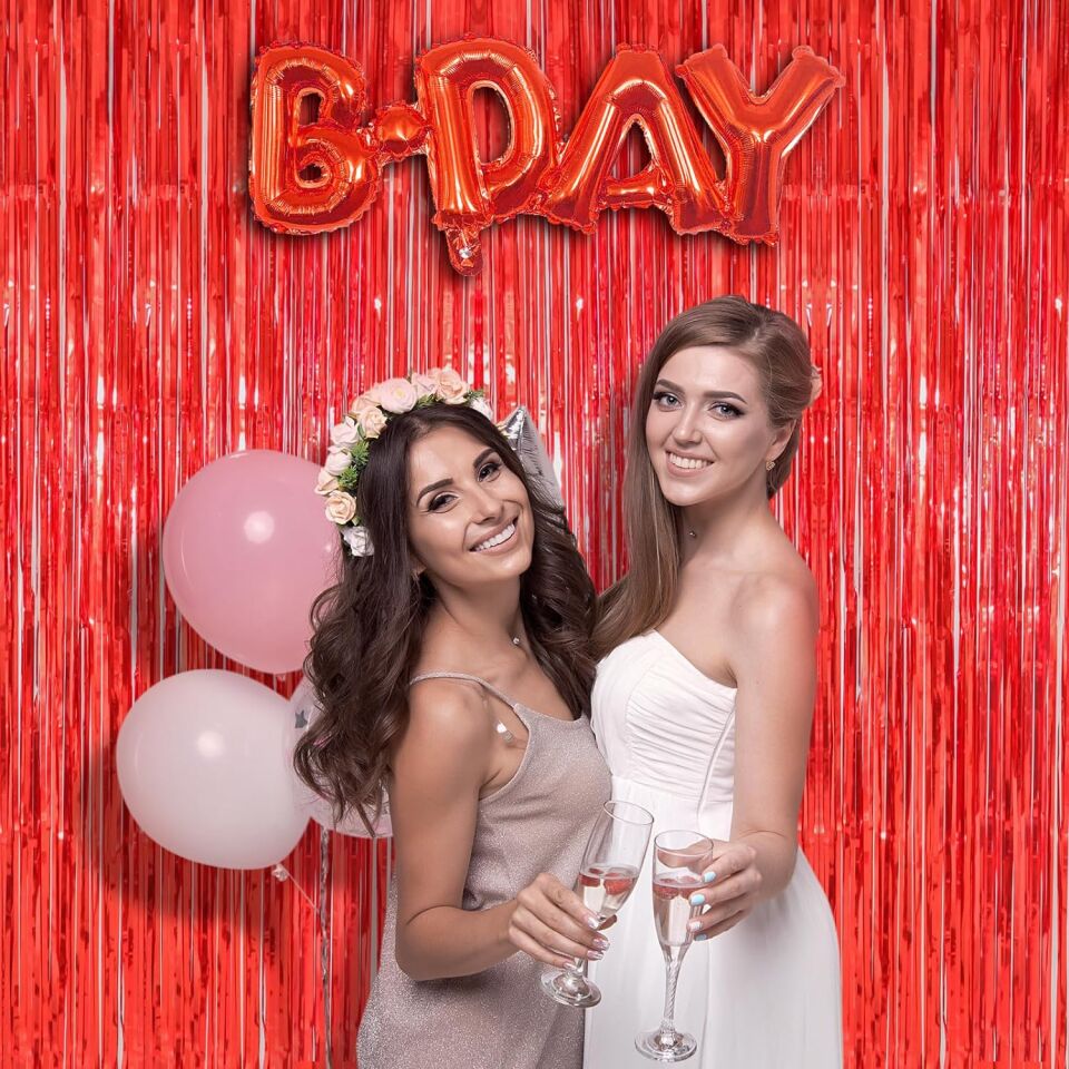 Kırmızı Metalize Parlak Saçaklı Perde Şık Tasarımlı Fonksiyonel Ürün