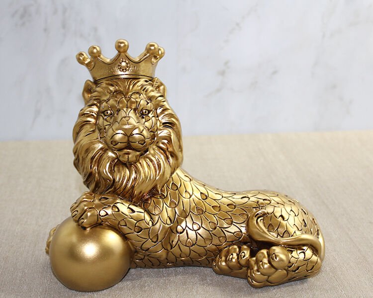 Polyester Dekoratif Taçlı Aslan Figürü Şık Tasarımlı Fonksiyonel Ürün