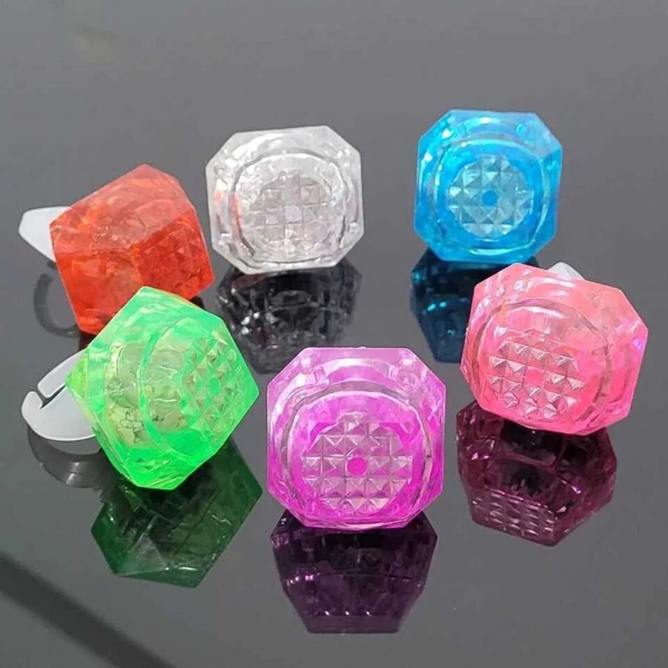 Kristal Tasarımlı Led Işıklı Gümüş Yüzük Şık Tasarımlı Fonksiyonel Ürün