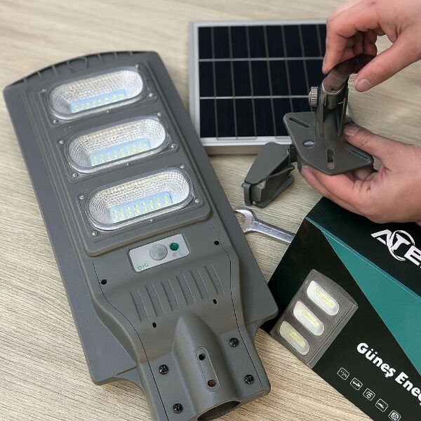 Güneş Enerjili Sokak Lambası 120 W Şık Tasarımlı Fonksiyonel Ürün