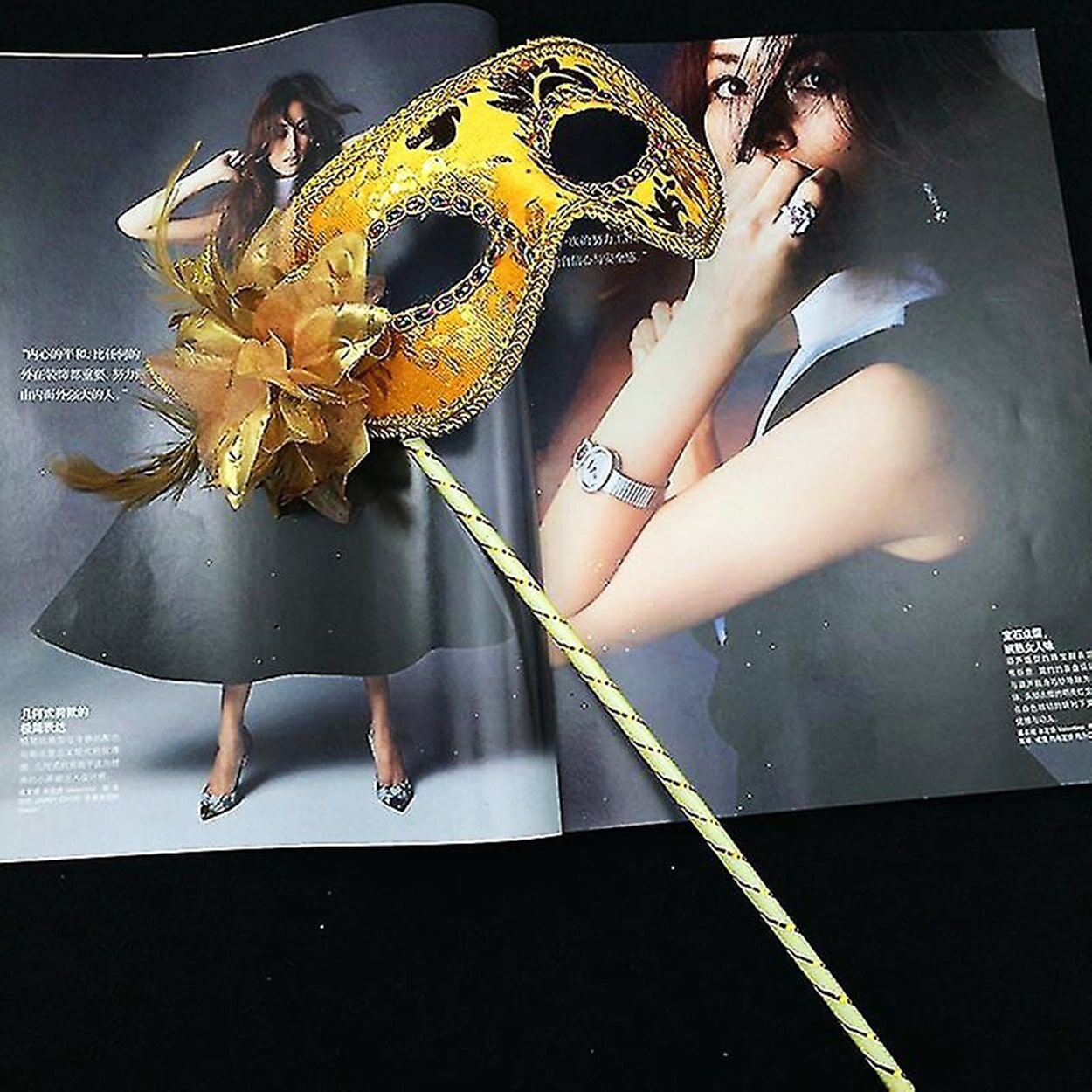 Lüks Taşlı Saplı Balo Maskesi Altın Renk Şık Tasarımlı Fonksiyonel Ürün