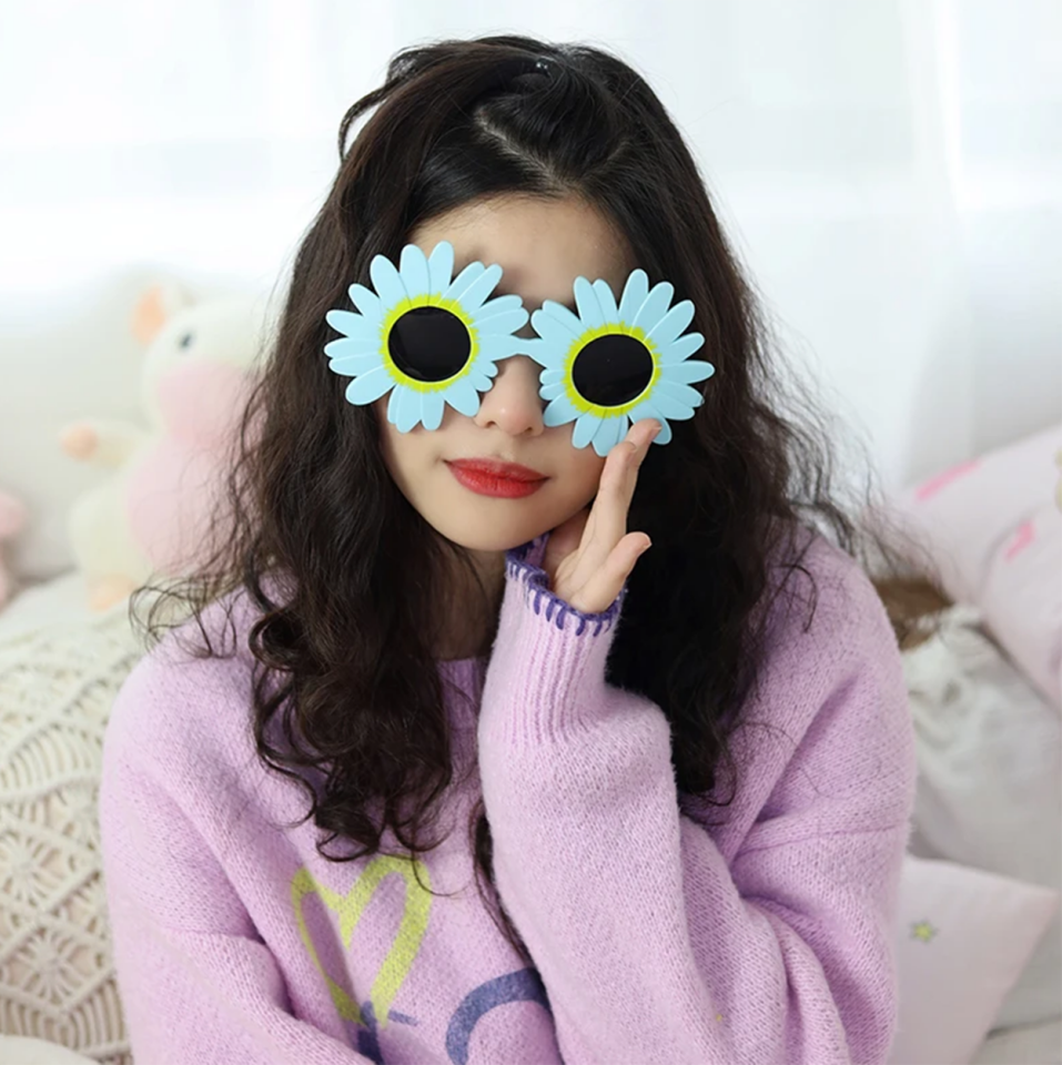 Mavi Renk Papatya Şekilli Parti Gözlüğü Şık Tasarımlı Fonksiyonel Ürün