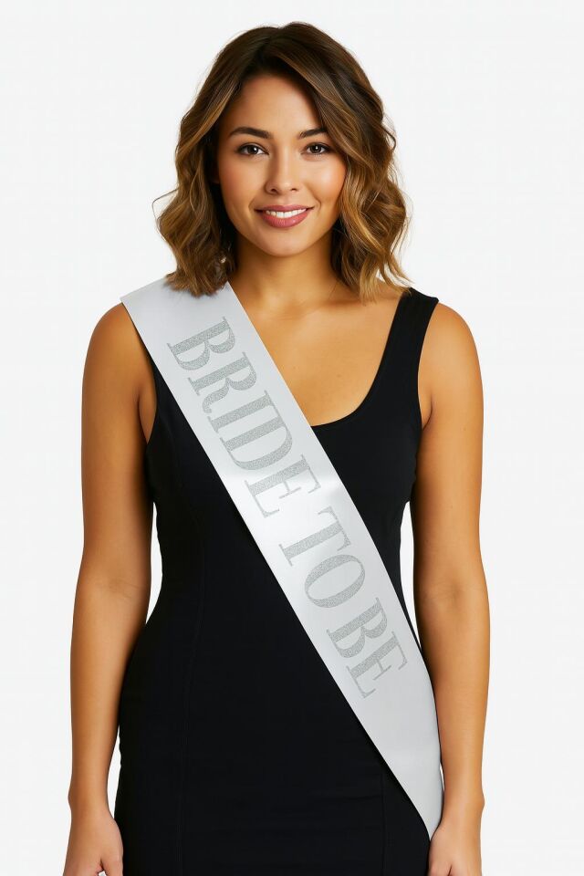 Beyaz Saten Üzerine Kalın Gümüş Bride To Be Kuşağı Şık Tasarımlı Fonksiyonel Ürün