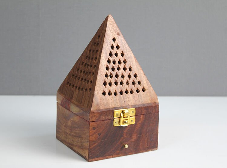 Ahşap Kule Tütsülük Model 1 Şık Tasarımlı Fonksiyonel Ürün