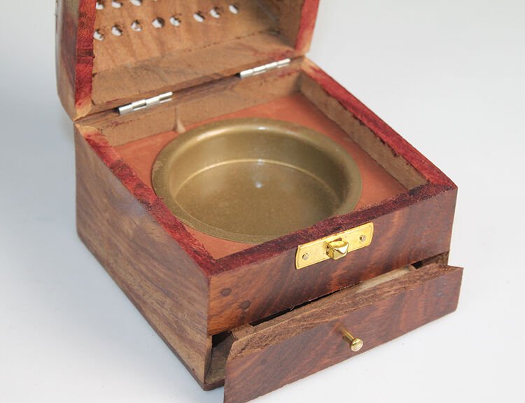 Ahşap Kule Tütsülük Model 1 Şık Tasarımlı Fonksiyonel Ürün