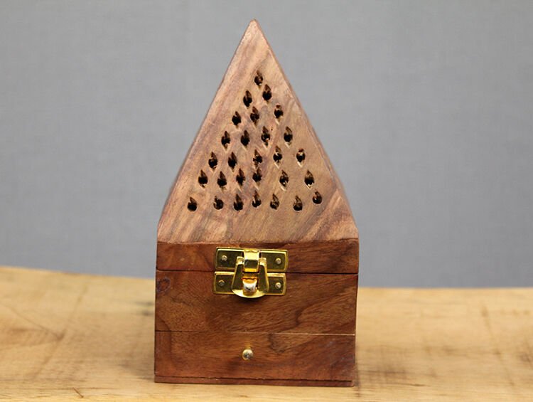 Ahşap Kule Tütsülük Model 2 Şık Tasarımlı Fonksiyonel Ürün