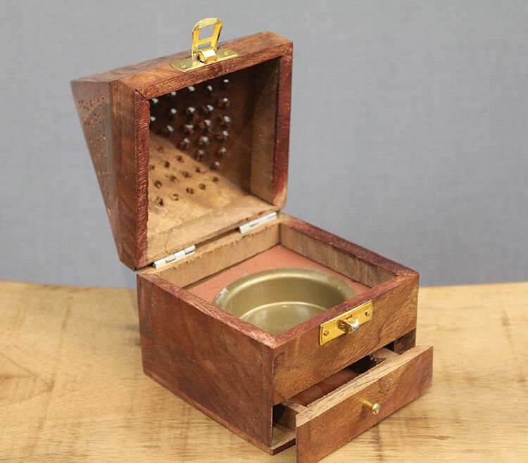 Ahşap Kule Tütsülük Model 2 Şık Tasarımlı Fonksiyonel Ürün