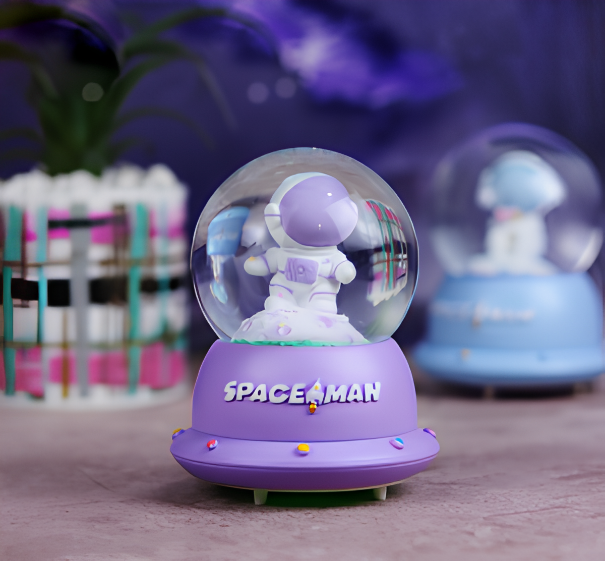Minik Astronot Işıklı Kar Küresi Şık Tasarımlı Fonksiyonel Ürün