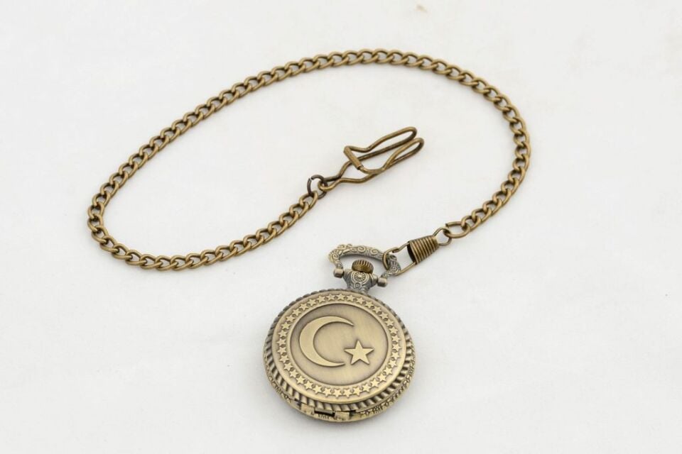 Türk Bayraklı Köstekli Saat Şık Tasarımlı Fonksiyonel Ürün