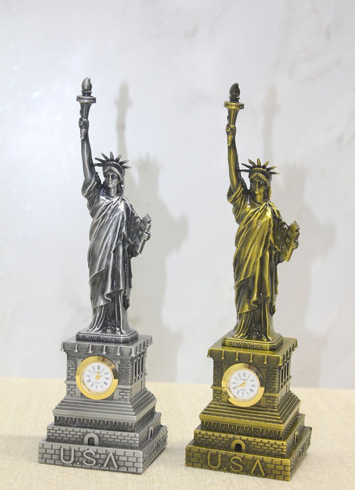 Metal Saatli Özgürlük Anıtı Şık Tasarımlı Fonksiyonel Ürün