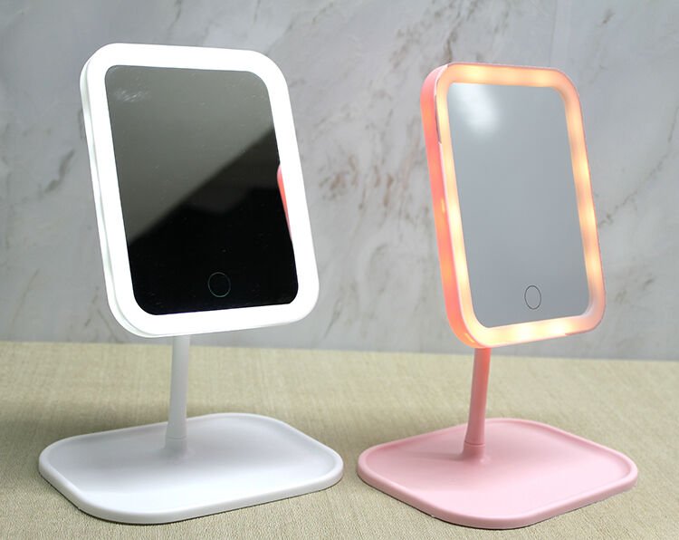 Dikdörtgen LED’li Makyaj Aynası Şık Tasarımlı Fonksiyonel Ürün