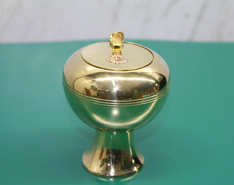 Pirinç Ayaklı Küllük Şık Tasarımlı Fonksiyonel Ürün