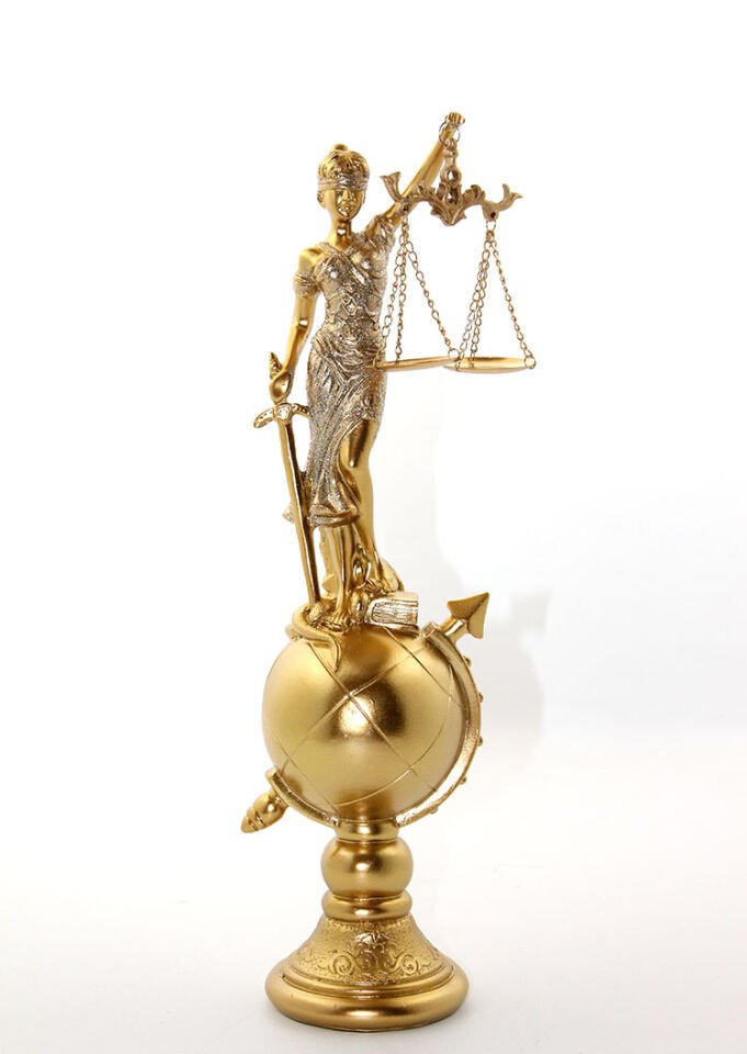 Polyester Dünya Küre Üzerinde Adalet Biblosu Model 2 Şık Tasarımlı Fonksiyonel Ürün