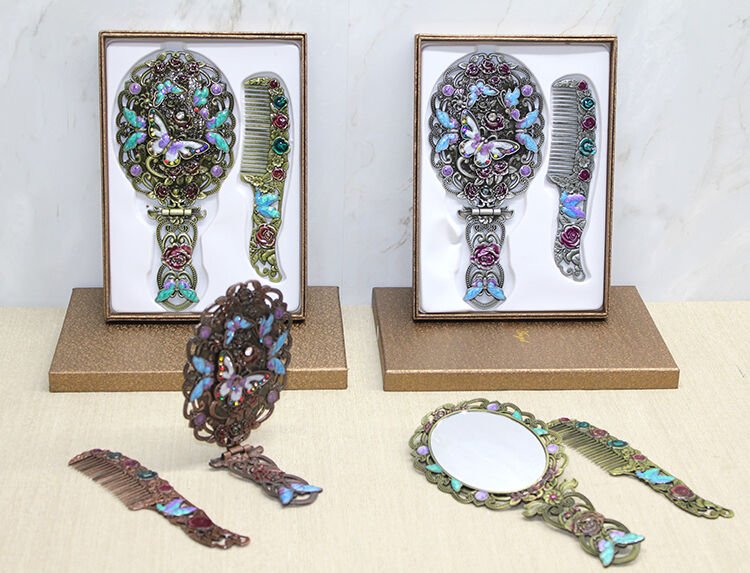 Kelebek Katlanabilir Ayna Ve Tarak Seti Büyük Boy Şık Tasarımlı Fonksiyonel Ürün