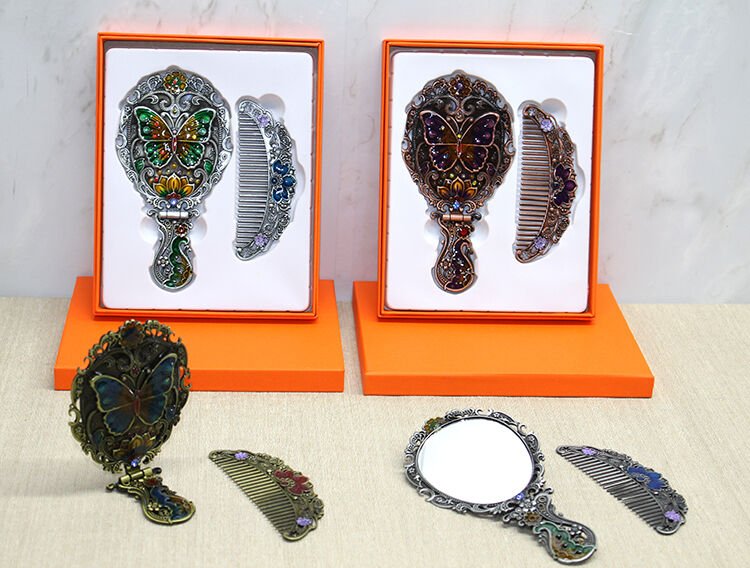 Kelebek Katlanabilir Ayna Ve Tarak Seti Orta Boy Şık Tasarımlı Fonksiyonel Ürün