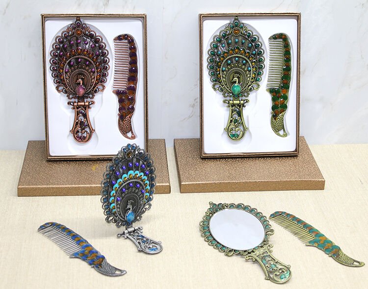 Tavuskuşu Katlanabilir Ayna Ve Tarak Seti Büyük Boy Şık Tasarımlı Fonksiyonel Ürün