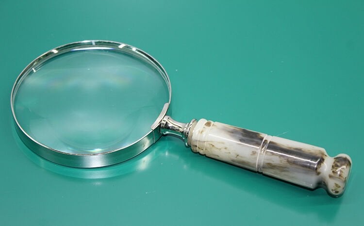 Pirinç Büyüteç Model 1 Şık Tasarımlı Fonksiyonel Ürün