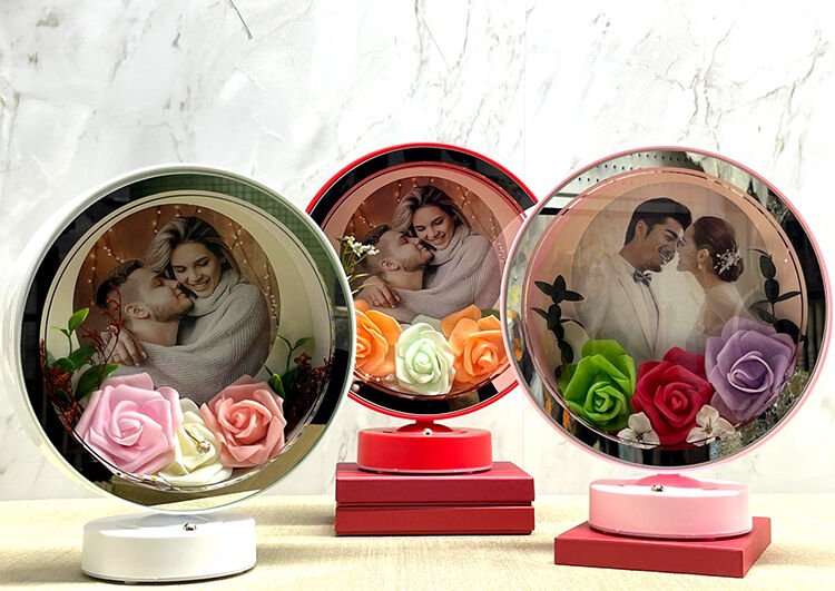 Kişiye Özel Gül Desenli Fotoğraf Alanlı Ledli Çerçeve Şık Tasarımlı Fonksiyonel Ürün