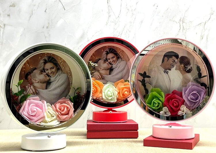 Kişiye Özel Gül Desenli Fotoğraf Alanlı Ledli Çerçeve Şık Tasarımlı Fonksiyonel Ürün