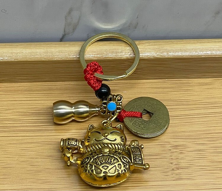 Metal Şans Ve Bereket Kedisi Anahtarlık Model 1 Şık Tasarımlı Fonksiyonel Ürün