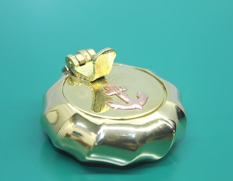 Pirinç Çapalı Kapaklı Küllük 5 Cm Şık Tasarımlı Fonksiyonel Ürün