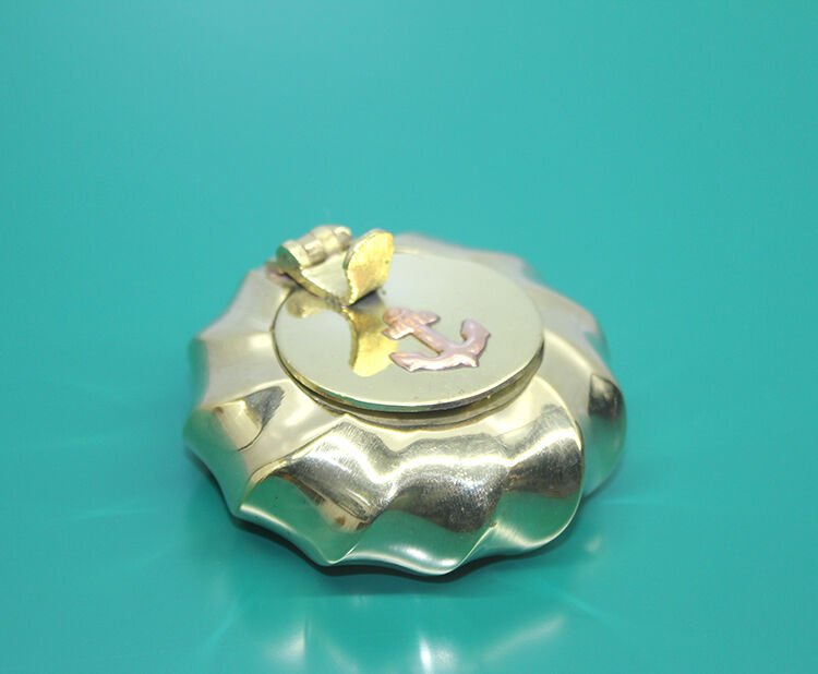 Pirinç Çapalı Kapaklı Küllük 6 Cm Şık Tasarımlı Fonksiyonel Ürün