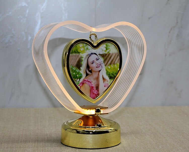 Kişiye Özel Fotoğraf Alanlı Kalpli Led Çerçeve Model 1 Şık Tasarımlı Fonksiyonel Ürün