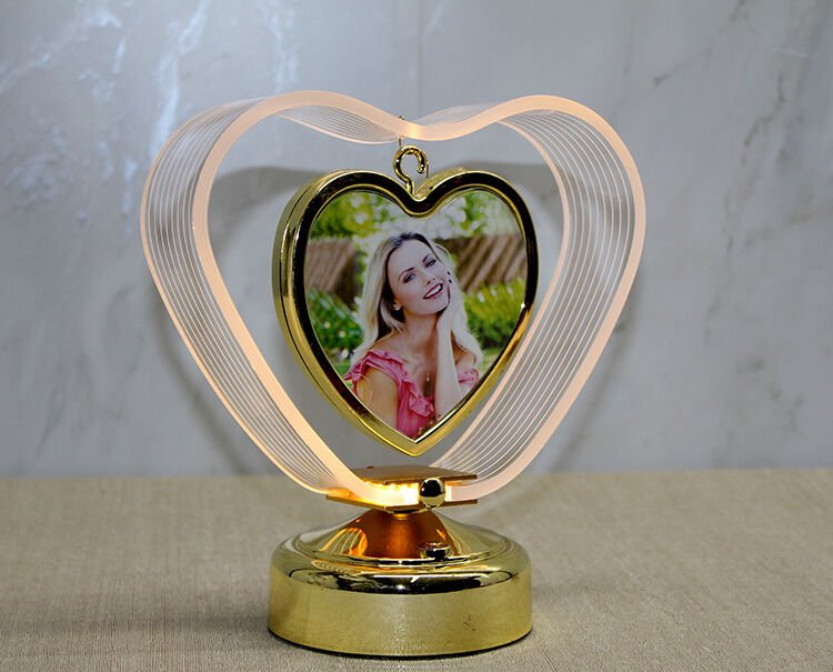 Kişiye Özel Fotoğraf Alanlı Kalpli Led Çerçeve Model 1 Şık Tasarımlı Fonksiyonel Ürün