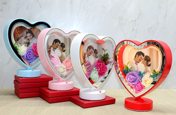 Kişiye Özel Fotoğraf Alanlı Kalpli Led Çerçeve Model 2 Şık Tasarımlı Fonksiyonel Ürün