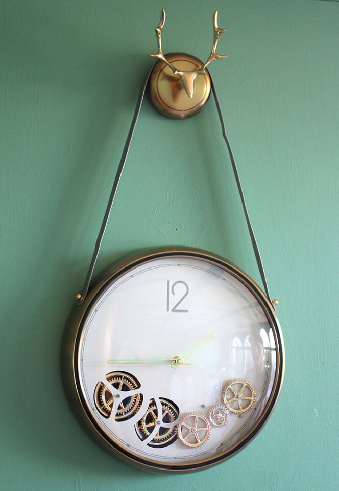 Çarklı Geyikli Duvar Saati Şık Tasarımlı Fonksiyonel Ürün