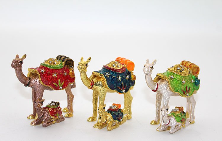 Swarovski Yavrulu Deve Model 1 Şık Tasarımlı Fonksiyonel Ürün