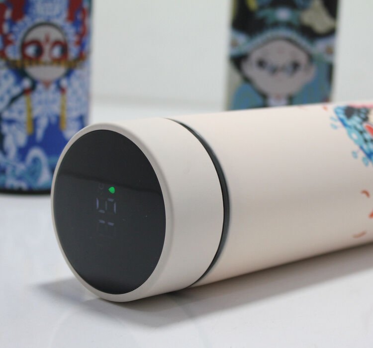 Dijital Göstergeli Paslanmaz Çelik Termos Şık Tasarımlı Fonksiyonel Ürün