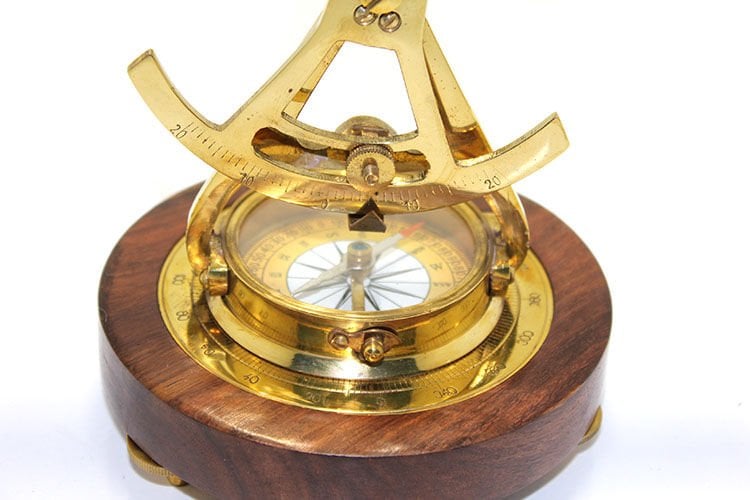 Pirinç Pusulalı Dürbün Şık Tasarımlı Fonksiyonel Ürün