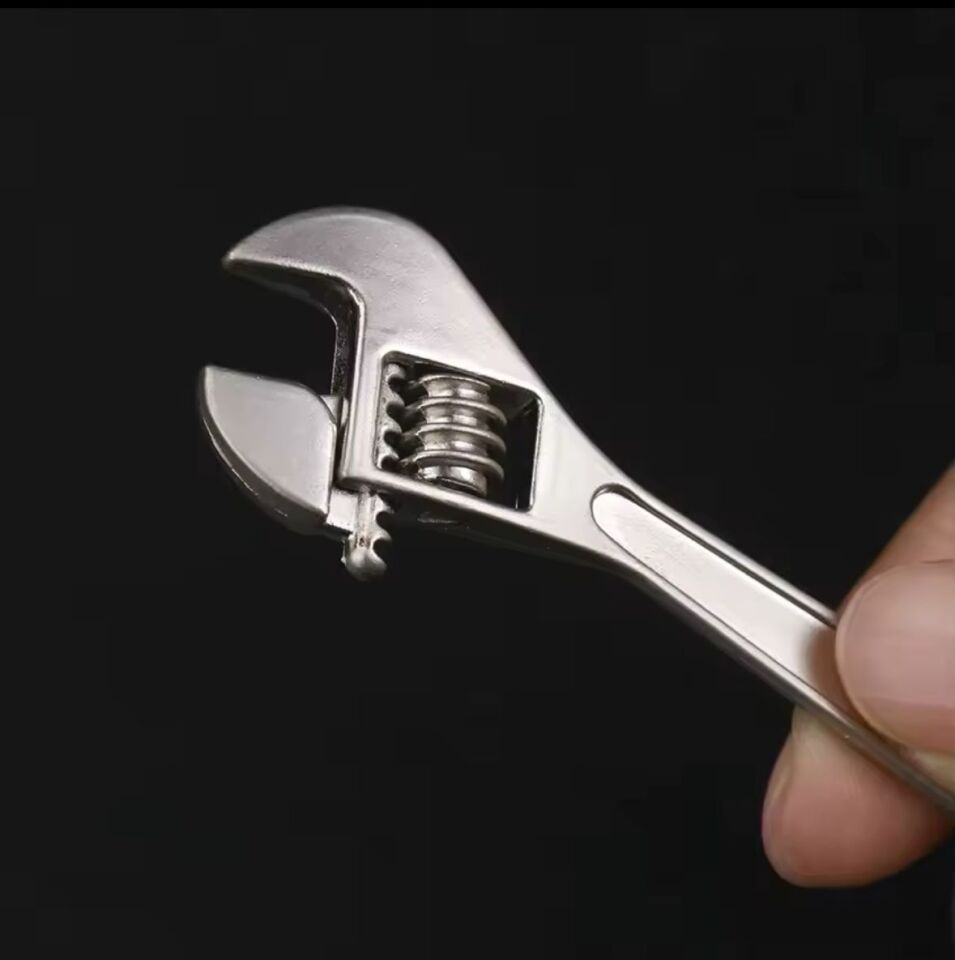 Fonksiyonel İngiliz Anahtarı Şeklinde Anahtarlık Şık Tasarımlı Fonksiyonel Ürün