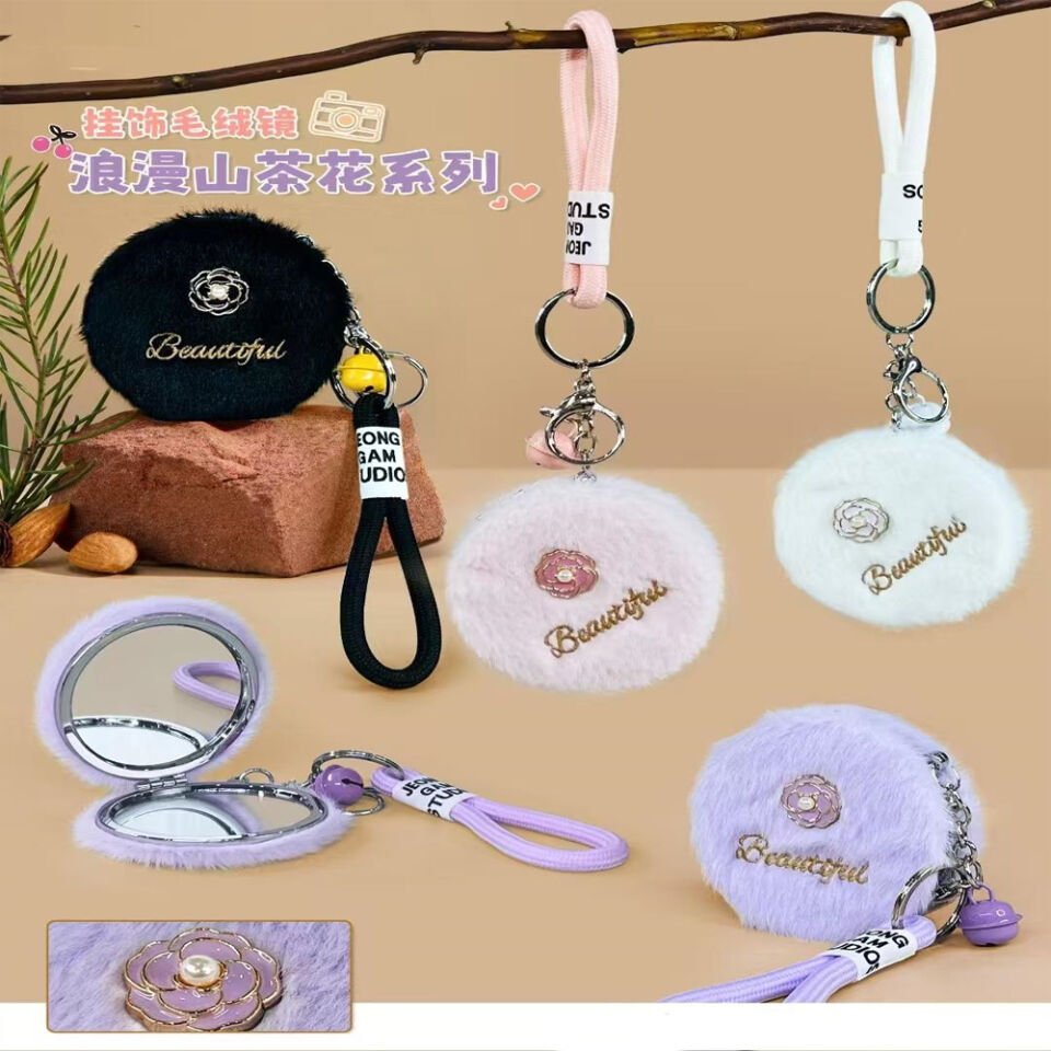 Peluş Tasarımlı Anahtarlık Cep Aynası Şık Tasarımlı Fonksiyonel Ürün